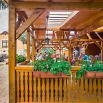 Lipicai Es Etterem Hotel 3*