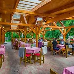 Lipicai Es Etterem Hotel 3*