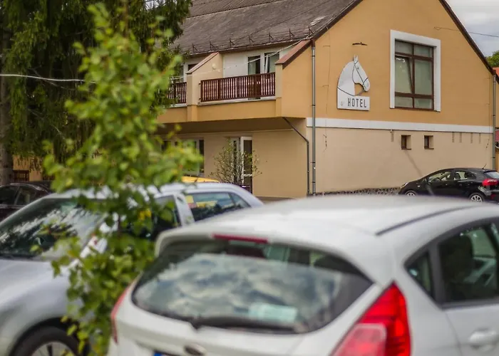 Lipicai Es Etterem Hotel